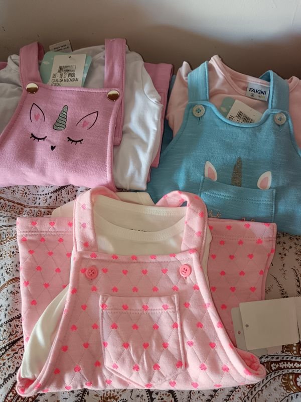 Lote de ropa para bebés y accesorios - imagen 2