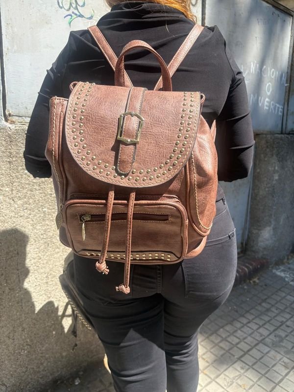 Lote anterior: Mochila en Cuerina Marrón con Accesorios