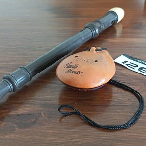 Lote de Recuerdos de Viaje: Plato Tallado, Ocarina y Caja Alhajera - imagen 3