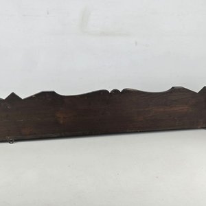 Antigua Repisa de Madera Oscura con Detalles Tallados - imagen 6