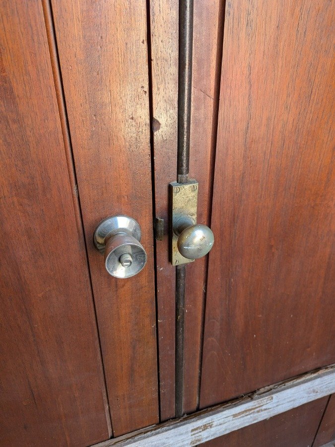 Puerta doble exterior en cedro con marco de pinotea - imagen 12