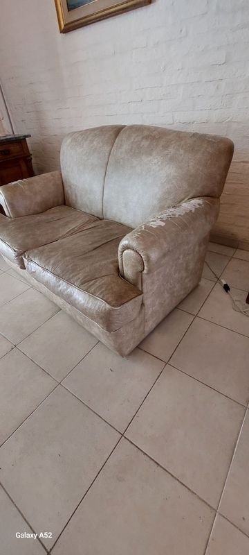 Sofá de cuero en excelente condición - imagen 2