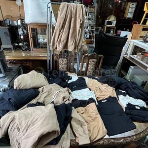 Lote anterior: Lote de Ropa Variada y Muebles de Hogar