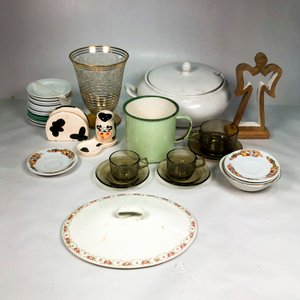 Lote de Vajilla y Artículos de Cocina: Fuente de Porcelana, Hielera, Tazas y Más - imagen 2