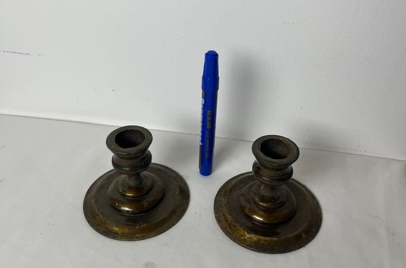 Par de Veladores de Bronce Macizo