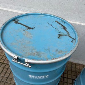 Tanques de Chapa Celestes de 200 Litros con Tapa y Suncho - imagen 5