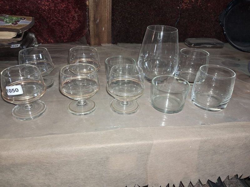 Lote siguiente: Lote de copas y vasos de vidrio