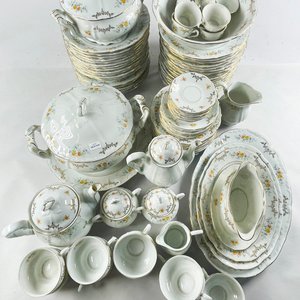 Conjunto de 92 Piezas de Porcelana Bavaria Blanca Floral: Sopera, Fuentes y Más - imagen 2