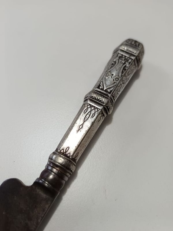 Cuchillo de Verijero Guazubira Cabo Metal Blanco con Hoja Larga - imagen 2