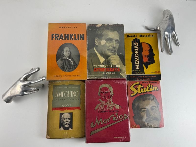 Lote anterior: Colección de libros antiguos y raros