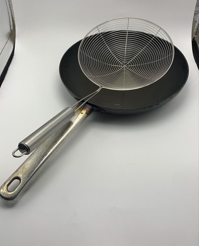 Lote siguiente: Sartén y colador de cocina
