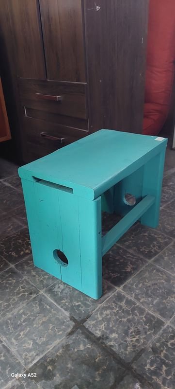 Mesa de madera azul con estilo y calidad - imagen 3