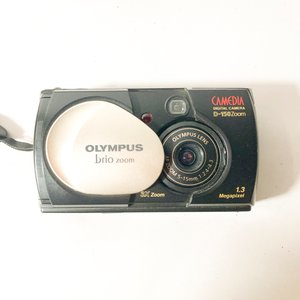 Cámara Digital Olympus Camedia Brio Zoom D-150 1.3 Megapíxeles con Accesorios - imagen 3