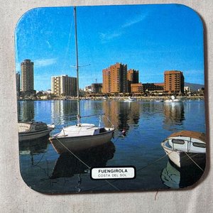 Juego de Posavasos y Ceniceros de Metal con Estampas de Fuengirola - imagen 3