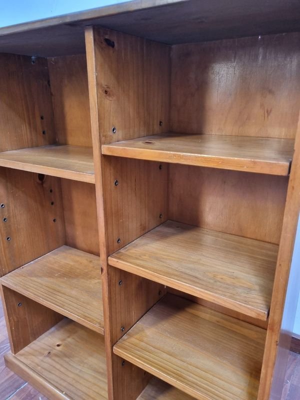 Librería de madera maciza en buen estado - imagen 5