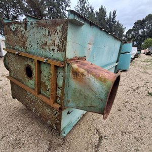 Lote siguiente: Equipo Industrial Metálico Grande para Maquinaria