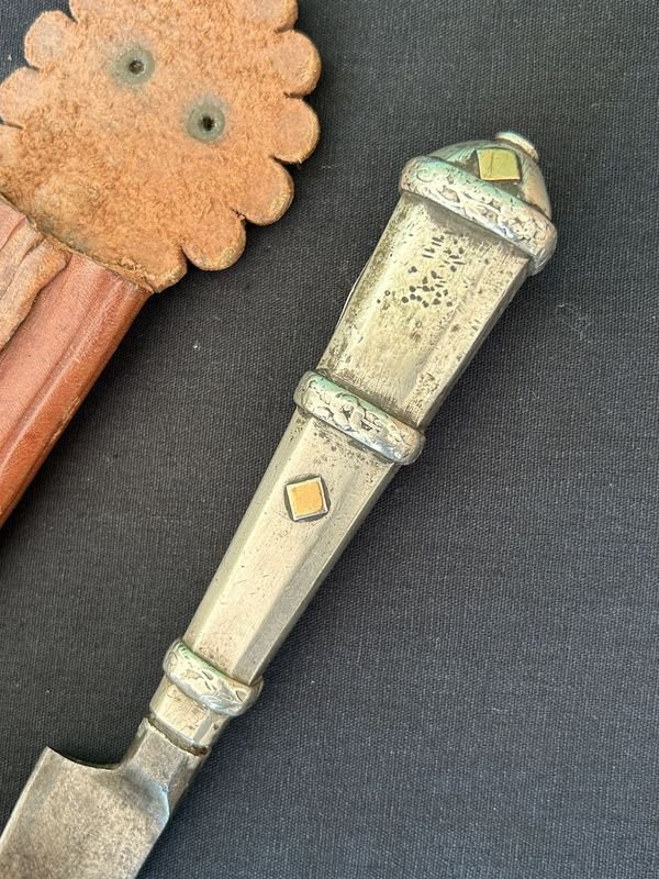 Cuchillo viejo artesanal de alta calidad con detalles únicos - imagen 3