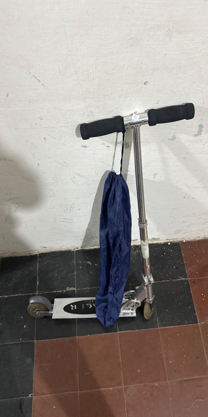 Monopatín Plegable de Aluminio Plateado