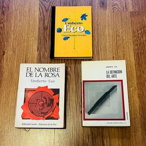 Lote anterior: Lote de 3 Libros de Umberto Eco: El Nombre de la Rosa, Cinco Escudos Morales y La Definición del Arte