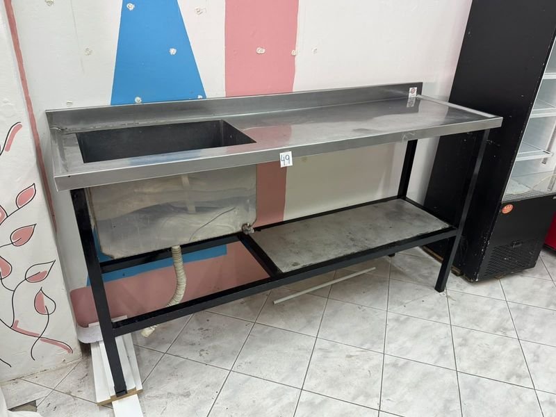Mesada de Acero Inoxidable con Bacha y Estante