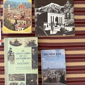 Lote de 4 Libros: Yerevan, Florencia, Moscú y Lo Asombroso - imagen 1