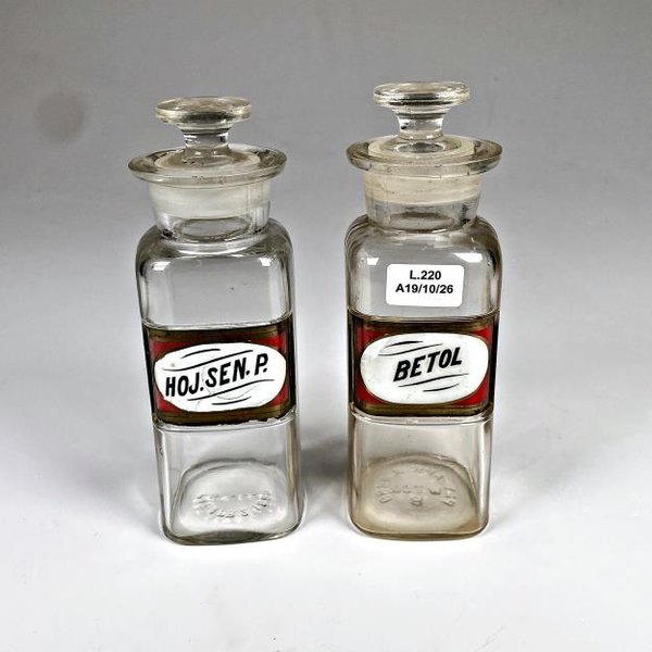 Dos Frascos de Farmacia Antiguos de Vidrio con Tapones - imagen 1