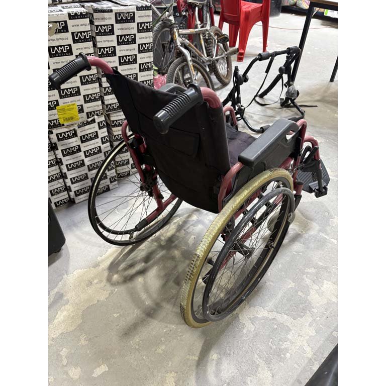 Silla de ruedas con detalles para venta - imagen 2