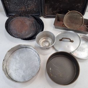 Lote de Asaderas, Moldes y Utensilios de Cocina Usados - imagen 2