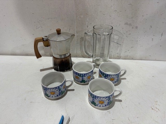 Cafetera Italiana con Tazas y Jarra de Vidrio