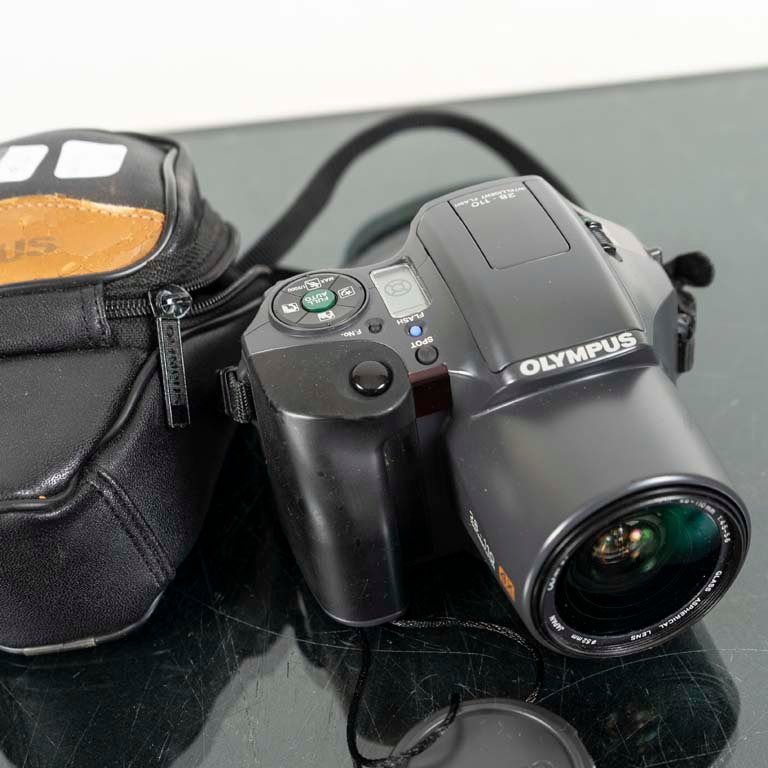 Cámara 35mm Olympus con funda - Equipamiento de Fotografía - imagen 2
