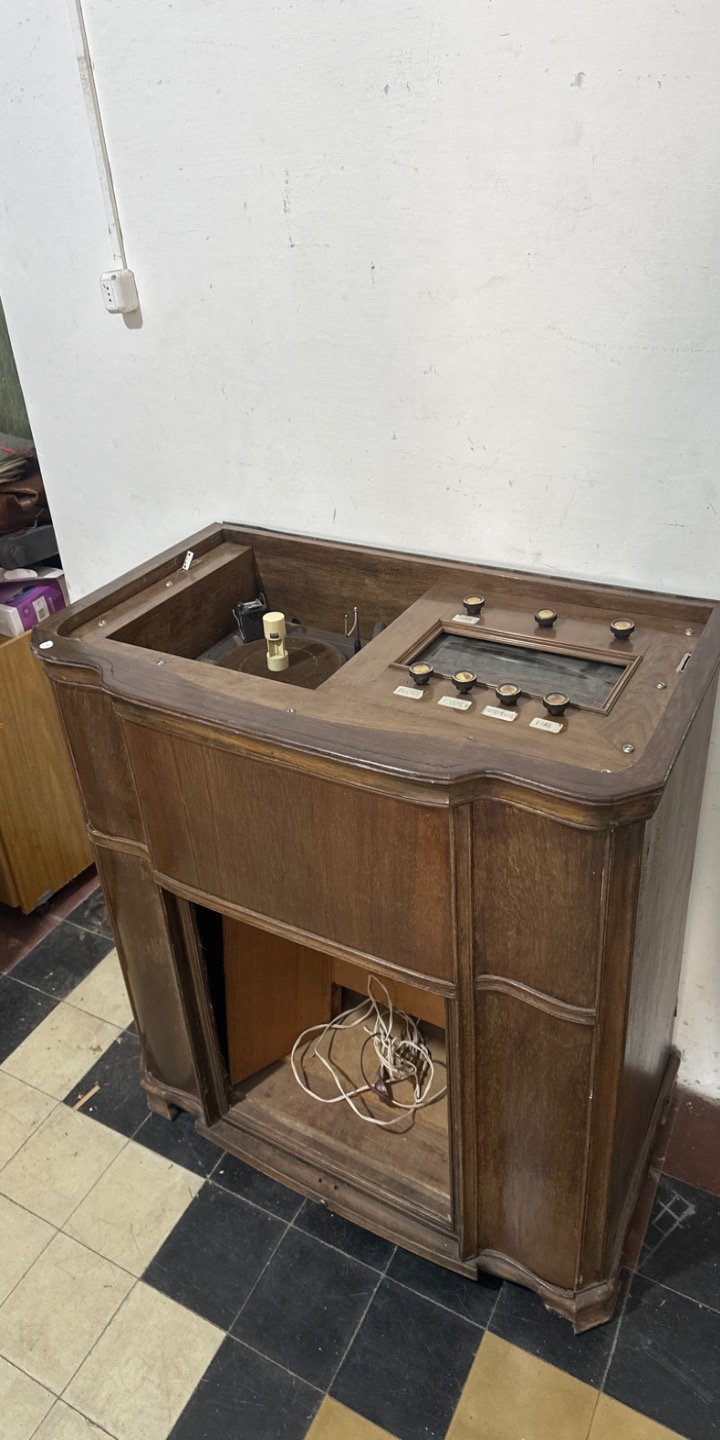 Radio Antigua de Madera con Controles
