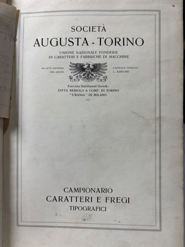 Tipografía del Siglo XX: Libros Antiguos con Estatua de León - imagen 2