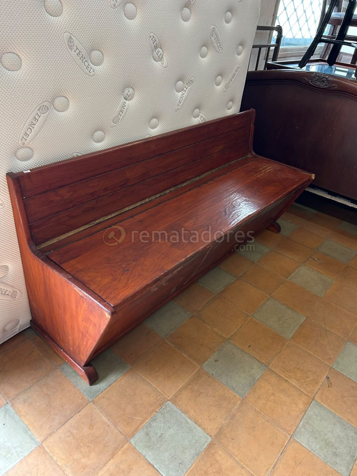 Banco Antiguo de Madera Barnizada