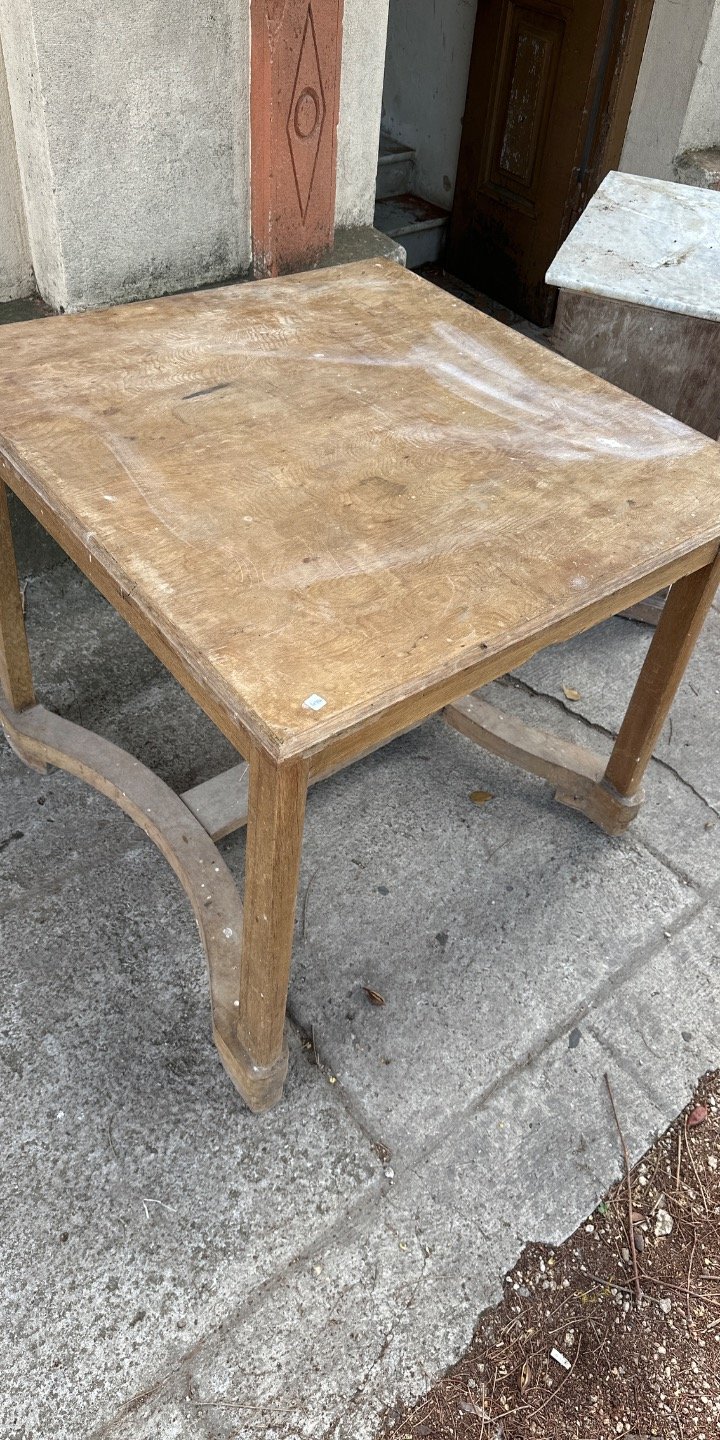 Lote siguiente: Mesa de roble antigua con una pierna