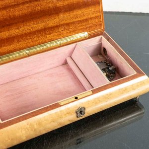 Alhajero Musical Italiano de Madera Laqueada con Diseño Floral - imagen 2