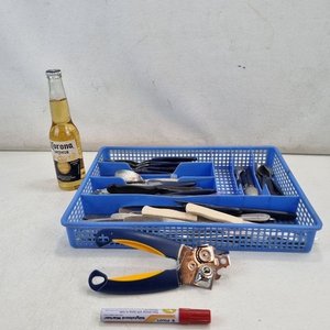 Lote siguiente: Lote de Cubiertos y Utensilios de Cocina con Organizador Azul y Abrelatas