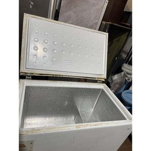 Freezer Horizontal TCL Blanco con Detalles de Óxido y Avería - imagen 2