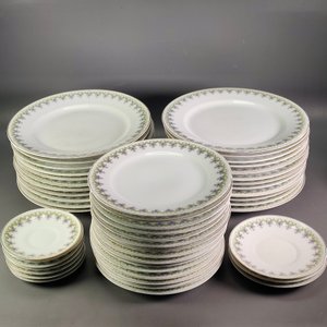 Lote anterior: Conjunto de 42 piezas de porcelana Limoges: platos hondos, llanos, medianos y chicos