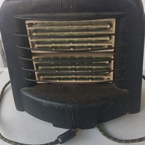 Lote siguiente: Calefactor Antiguo Negro