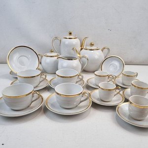 Lote siguiente: Juego de Servicio de Porcelana Olmos Blanco con Detalles Dorados - 25 Piezas