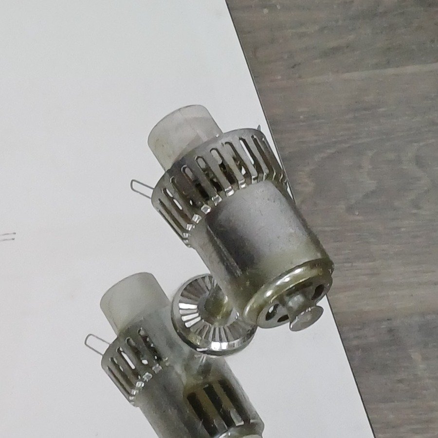 Espejo de baño biselado con dos spot de luz Salgar - imagen 5