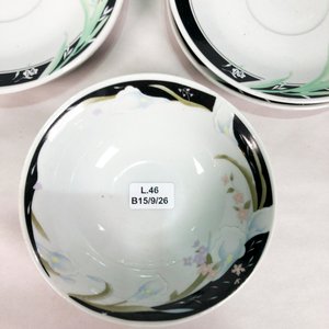 Seis Platos y Tazas de Porcelana Blanca con Guarda Floral Negra - imagen 3