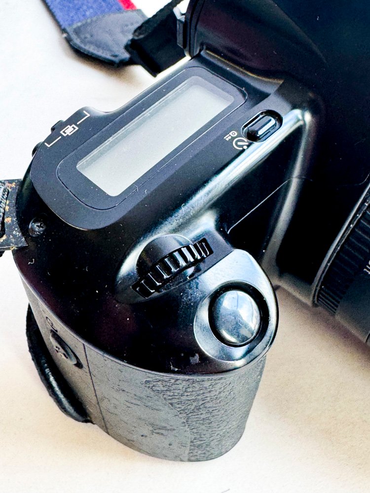 Venta de Máquina de Fotos CANON con Estuche y Lámpara de Emergencia - imagen 4