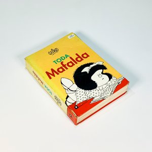 Lote siguiente: Todo Mafalda de Quino: Tomo Completo con Tapa Amarilla y Naranja