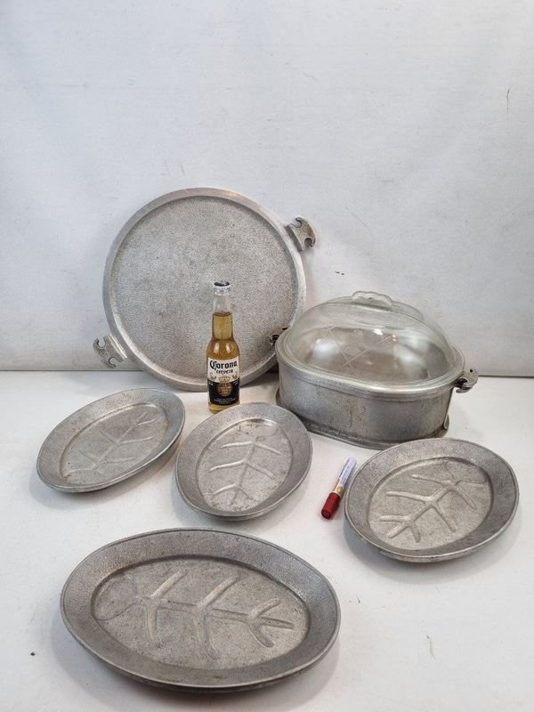 Set de 6 Piezas de Aluminio: Sartén, Asadera con Tapa y Bandejas 'Sizzling Server'