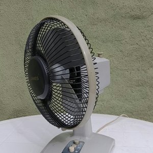 Ventilador de Mesa Chico Marca James - Gris - imagen 4