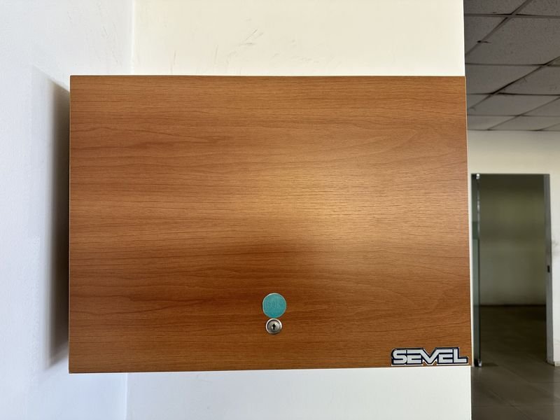 Lote anterior: Mueble Aéreo de Alta Calidad con Mecanismo de Elevación