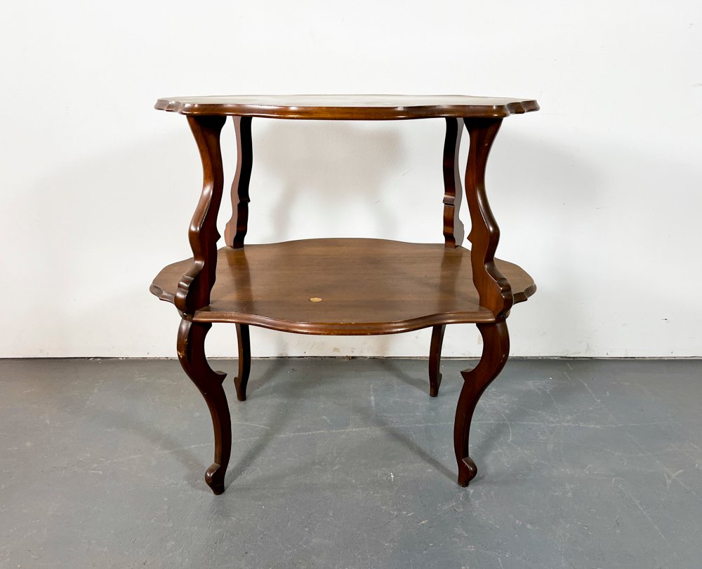 Mesa de Servicio Victoriana en Caoba con Estante y Tablero Ondulado