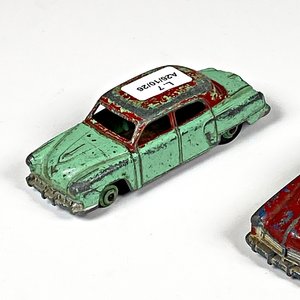 Dos autos de metal Dinky Toys ingleses: Hudson Sedan y Studebaker - imagen 2