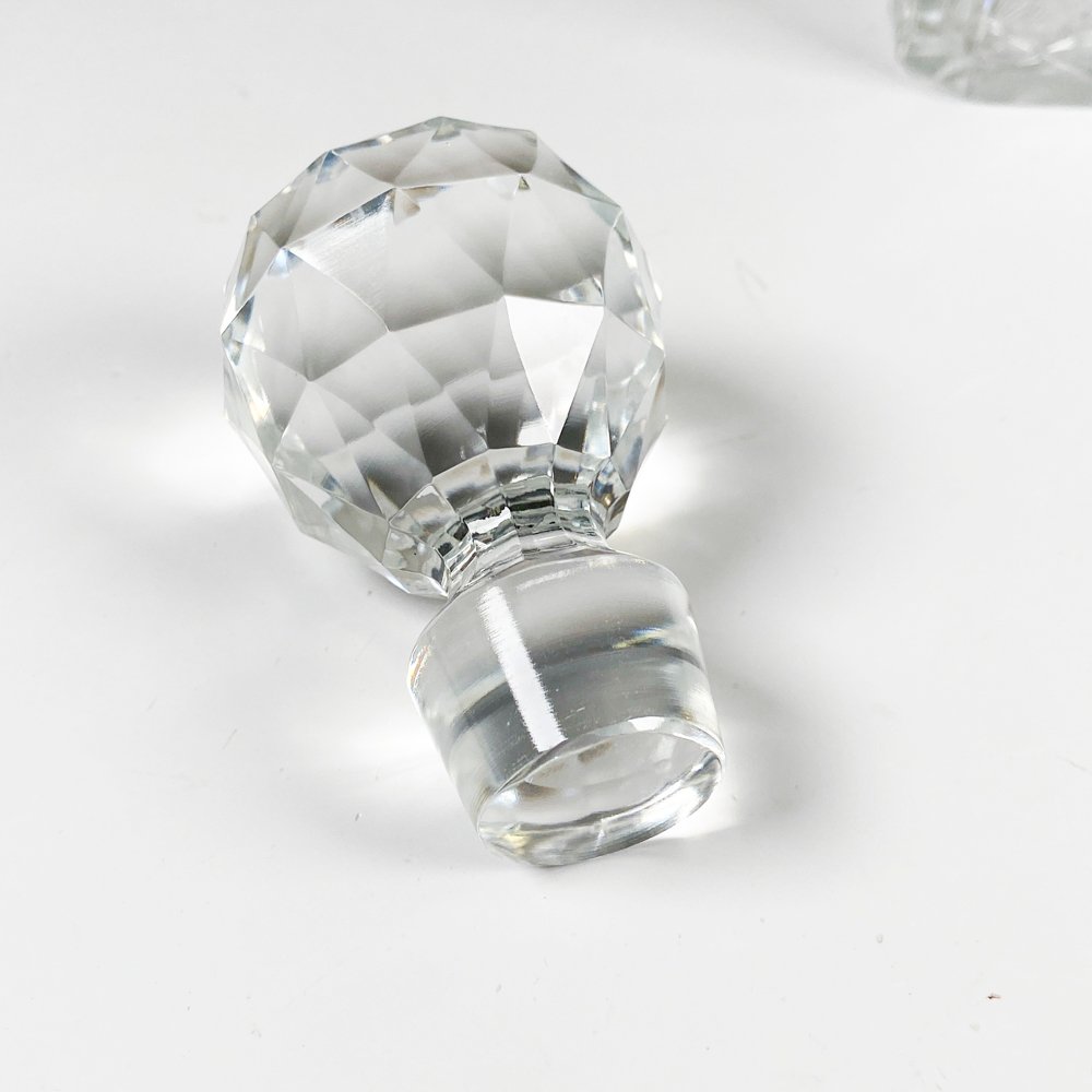 Botella de cristal hialino tallado con tapon - imagen 4